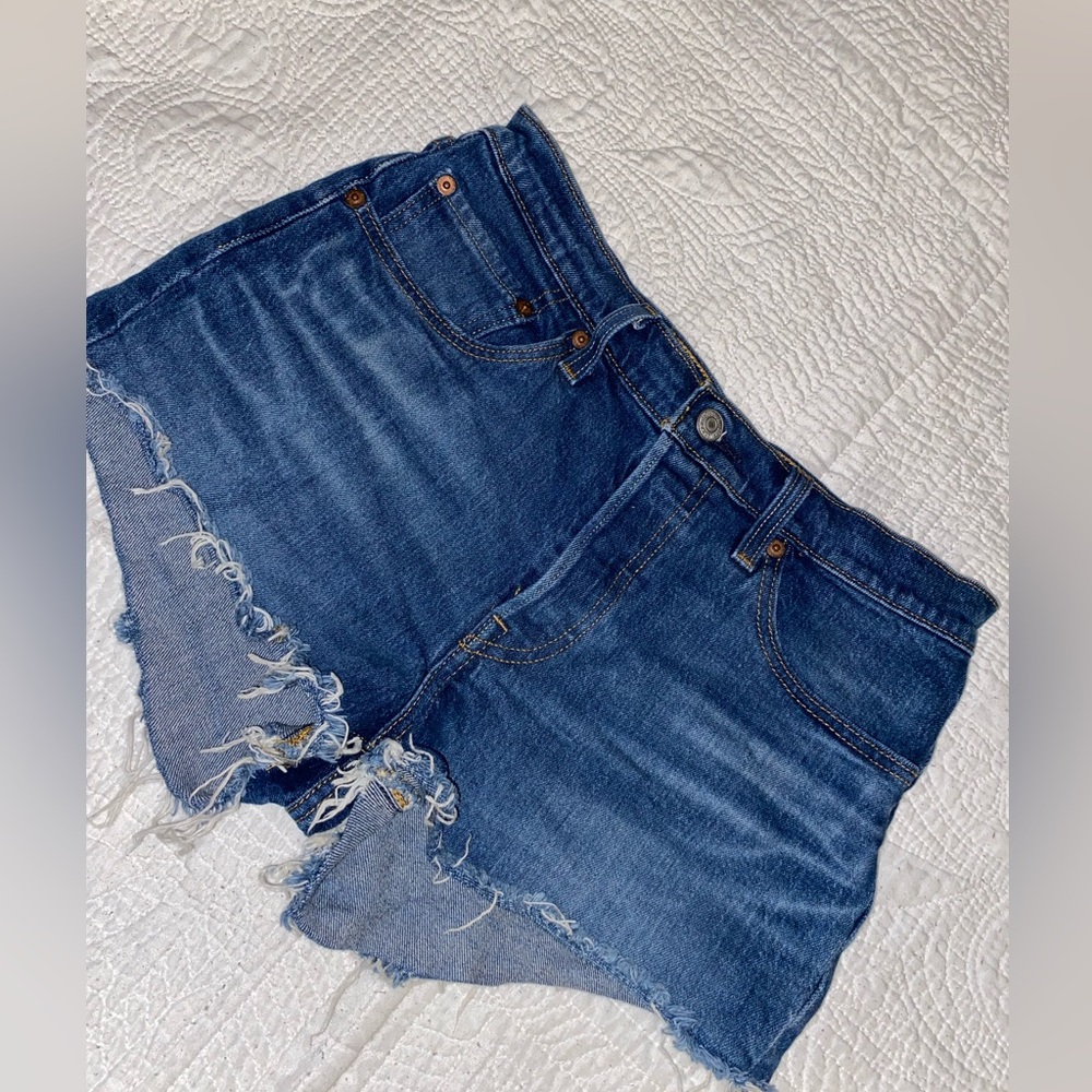Levi’s womens size 27 denim shorts